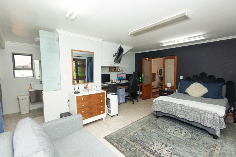 To Let 5 Bedroom Property for Rent in Vierlanden Western Cape